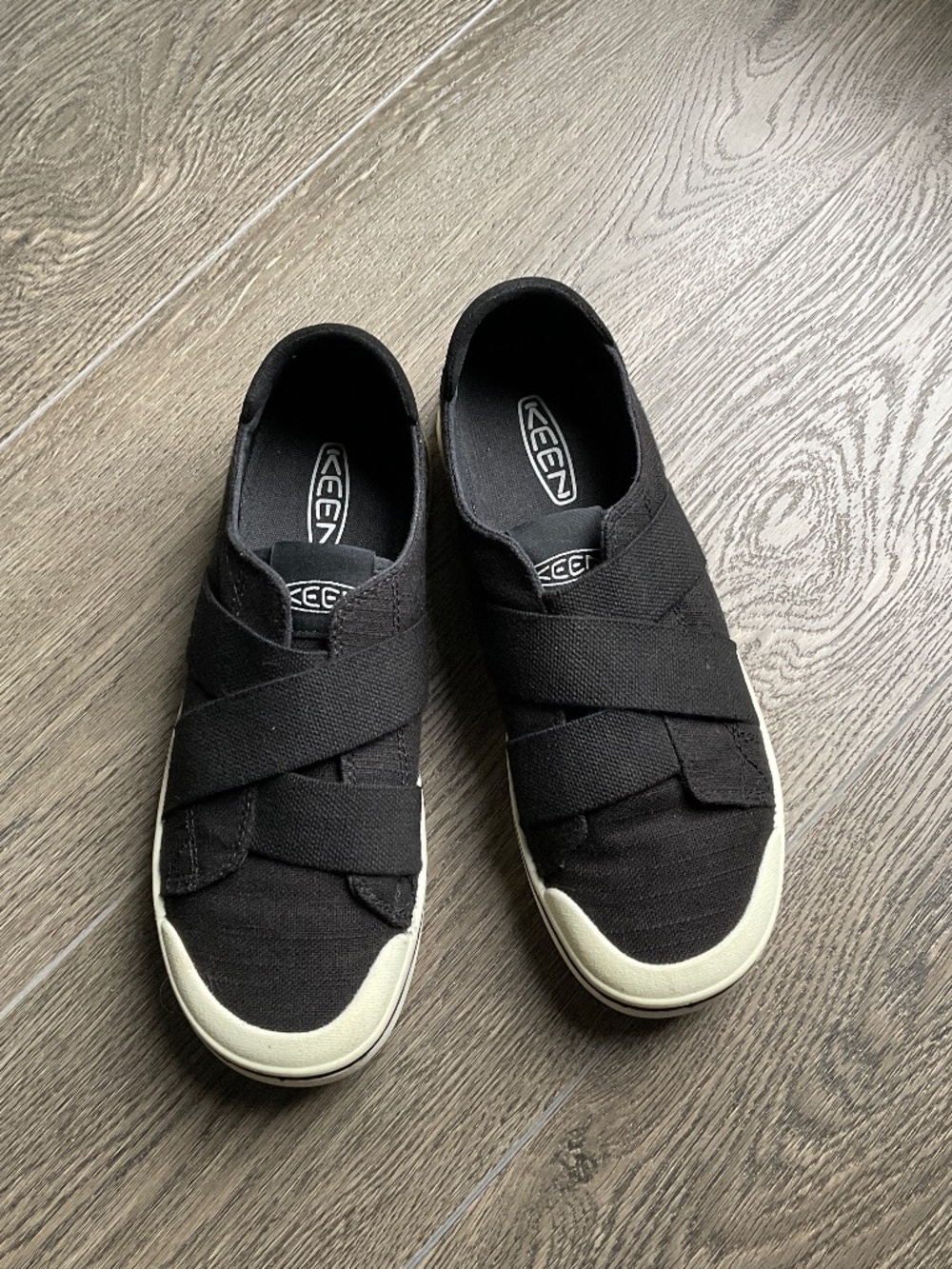 Keen Women's Elsa III Gore Slip-On canvas sneakers